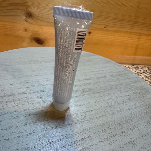 Pore-fect Detoxifying Mud Mask - Picture 2 of 2